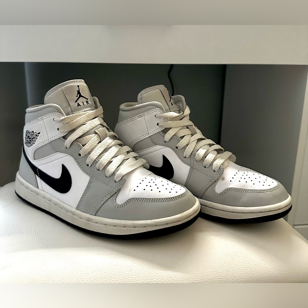 Women’s Air Jordan Mid